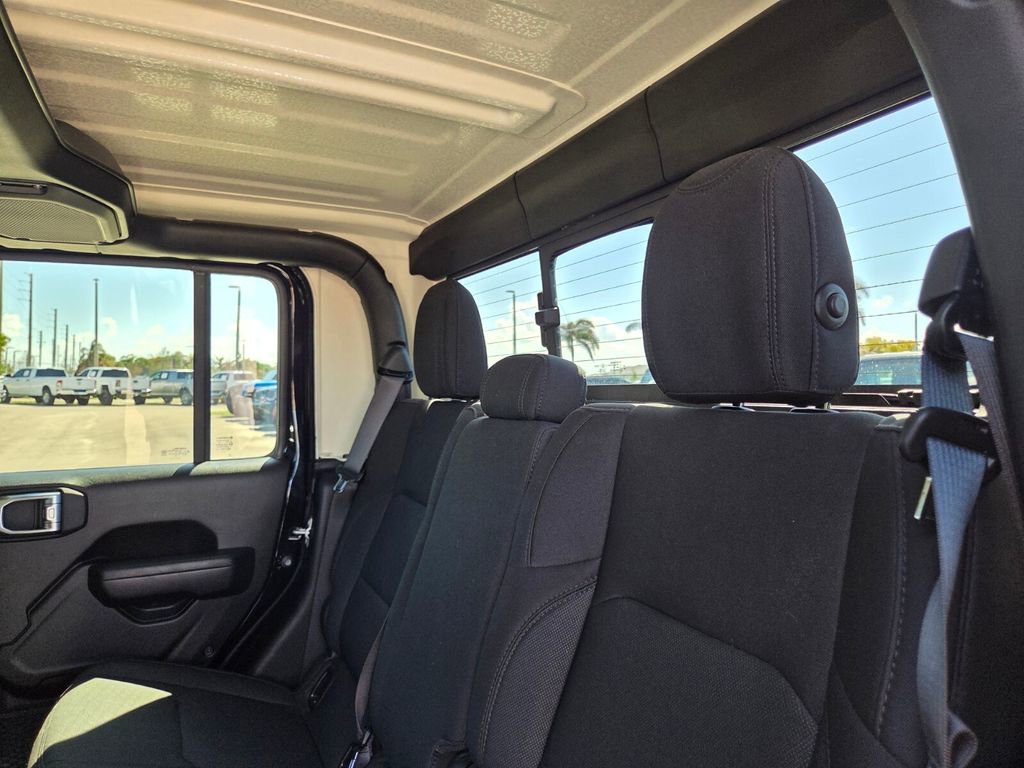 Used 2022 Jeep Gladiator Sport image 16