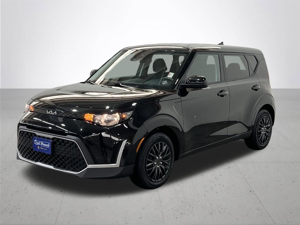 Used 2023 Kia Soul LX image 2