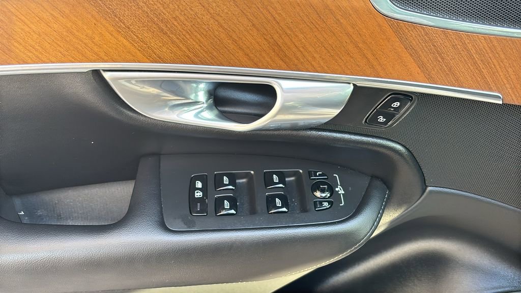 Certified 2023 Volvo XC90 B6 Core w/ Protection Package Premier image 13