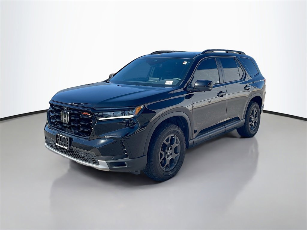 Used 2025 Honda Pilot TrailSport image 3