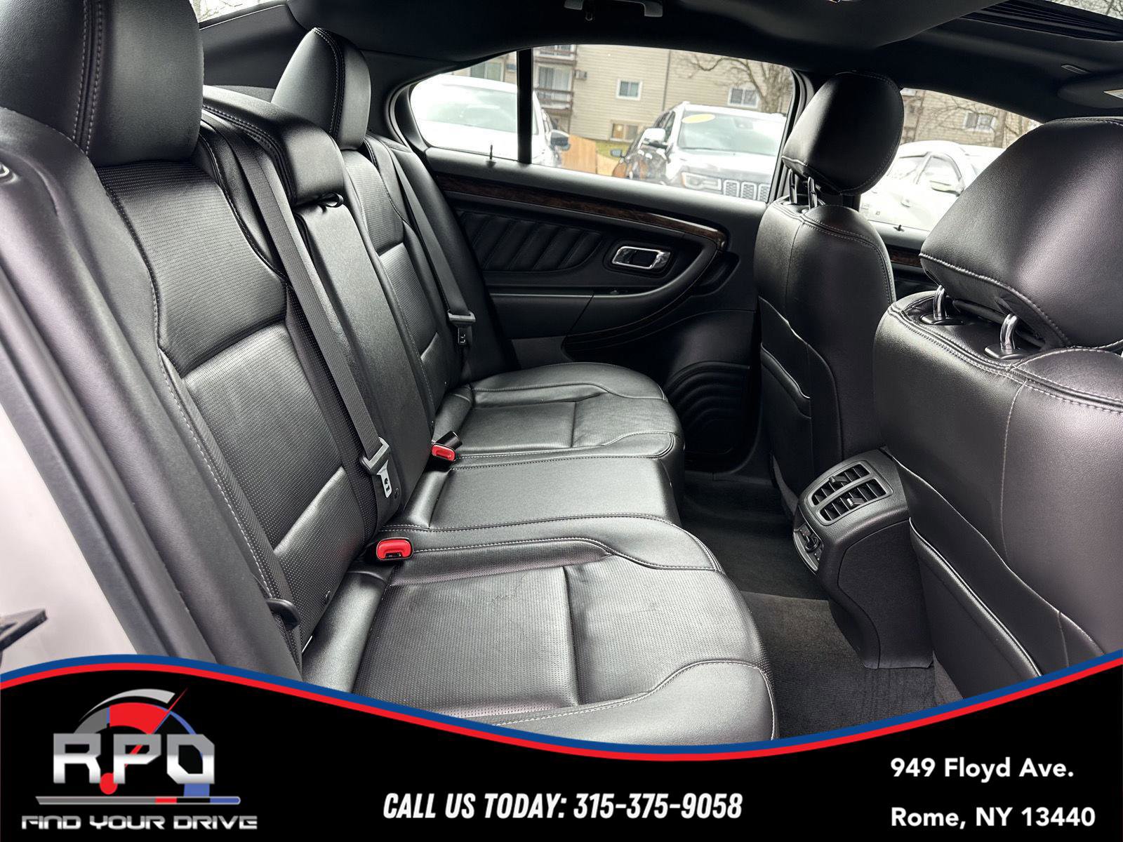 Used 2018 Ford Taurus Limited AWD/4WD image 33