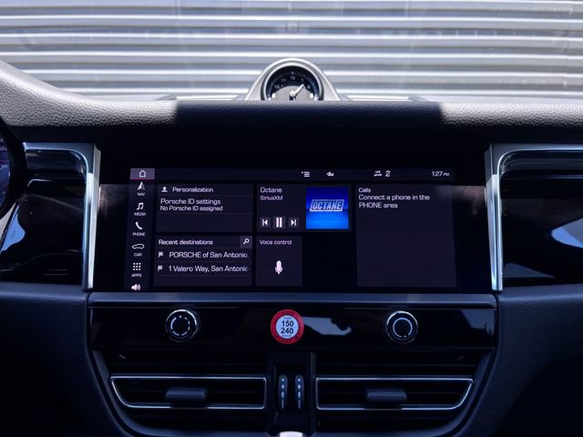 Certified 2026 Porsche Macan AWD/4WD image 18