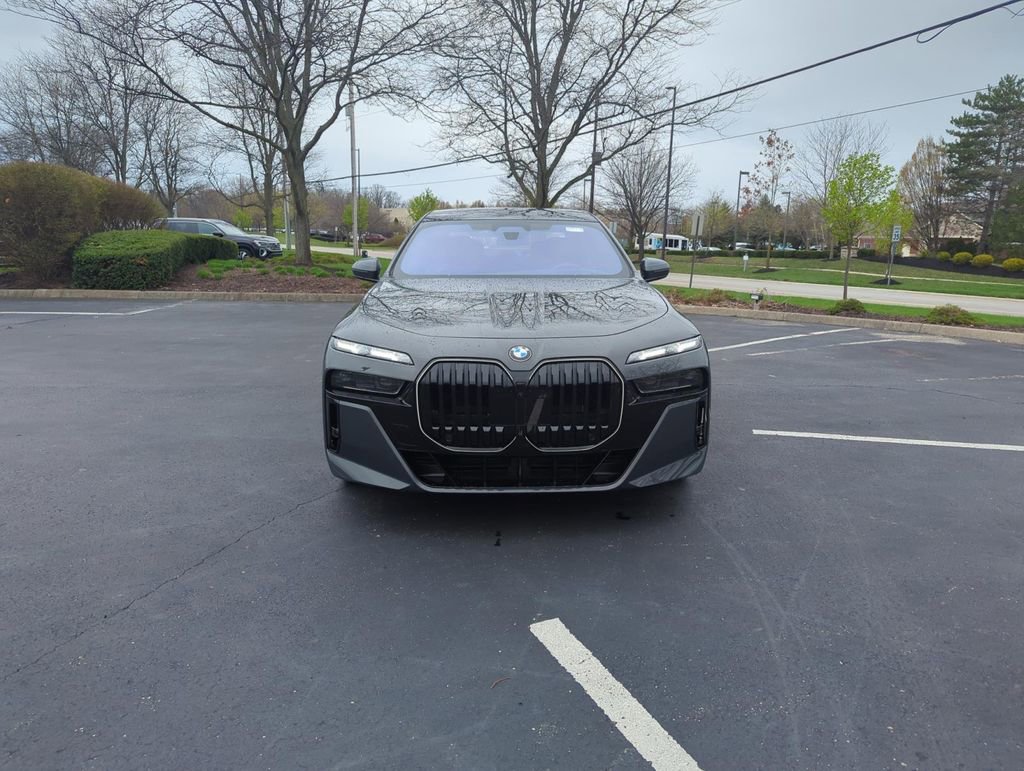 New 2025 BMW 760i xDrive w/ Executive Package image 2