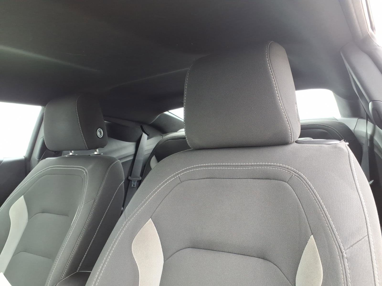 Used 2018 Chevrolet Camaro LT RWD image 8