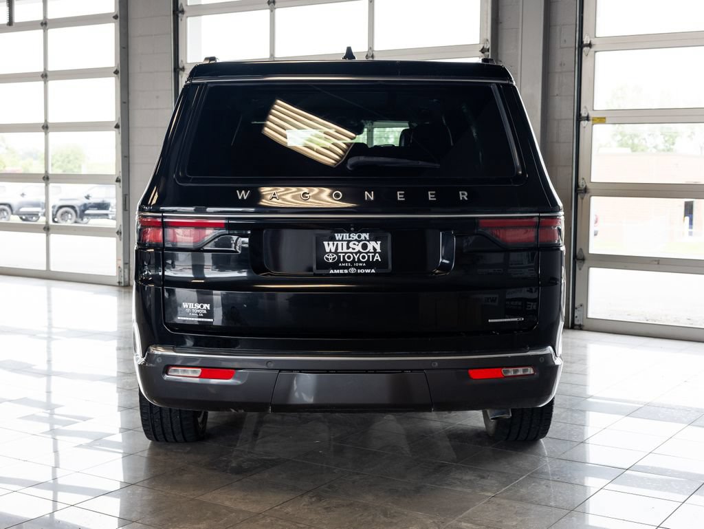 Used 2022 Jeep Wagoneer Series II w/ Premium Group I AWD/4WD image 4
