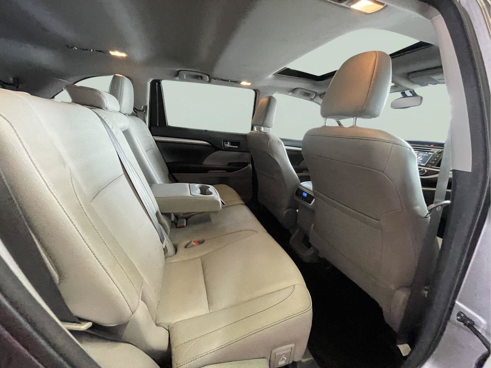 Used 2016 Toyota Highlander XLE AWD/4WD image 22