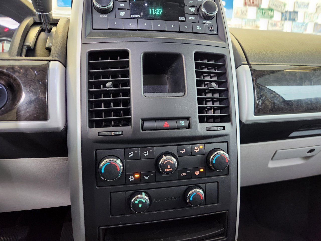 Used 2010 Dodge Grand Caravan SXT image 10
