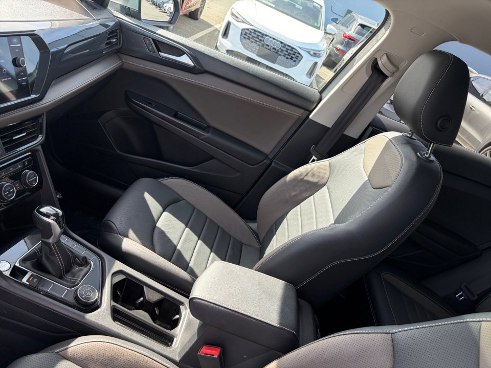 Used 2022 Volkswagen Taos SEL image 31