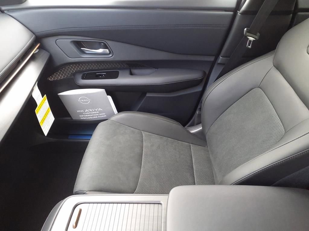 New 2025 Nissan Ariya AWD image 28