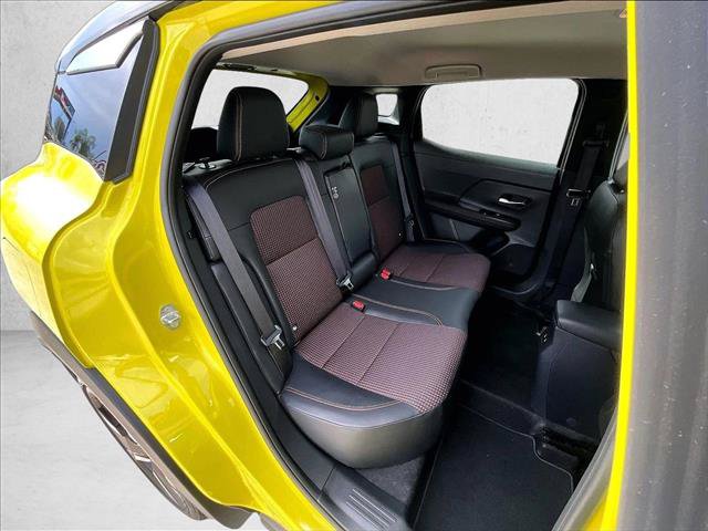Used 2025 Nissan Kicks SR FWD image 29