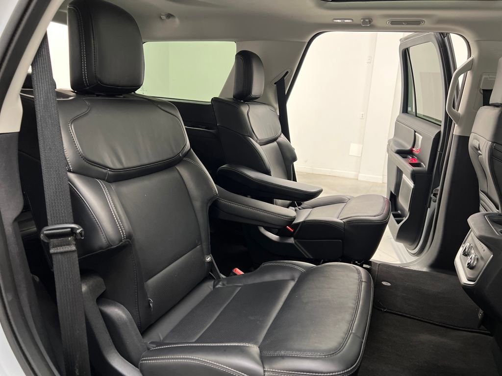 Used 2025 Ford Expedition Platinum AWD/4WD image 17