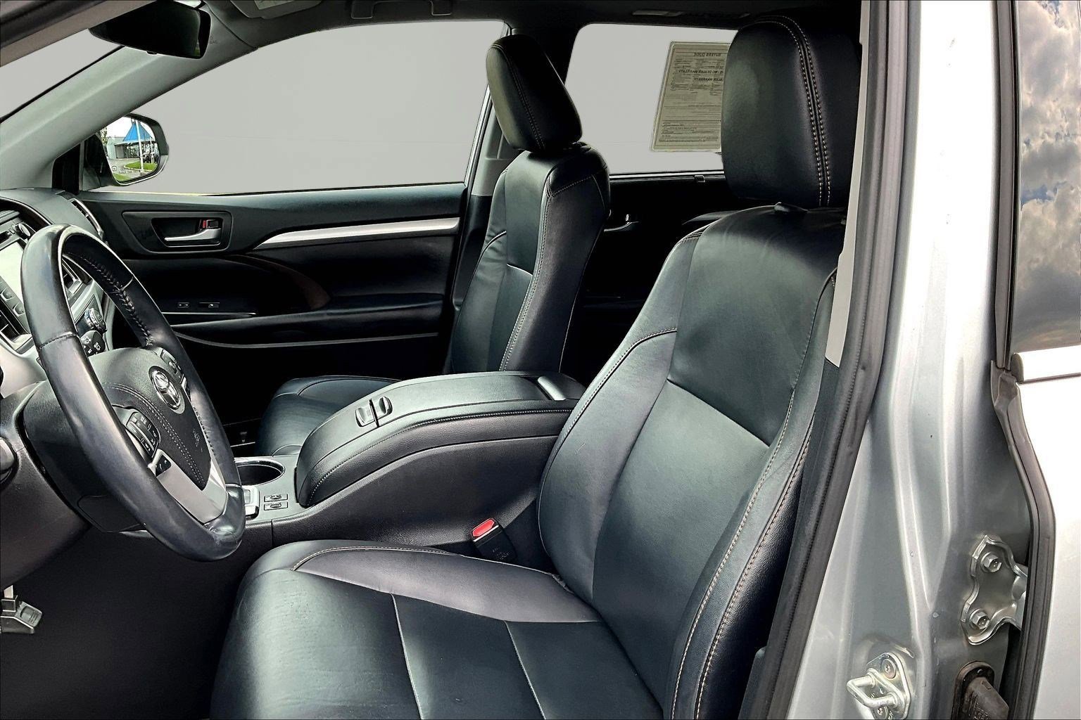 Used 2019 Toyota Highlander XLE image 21