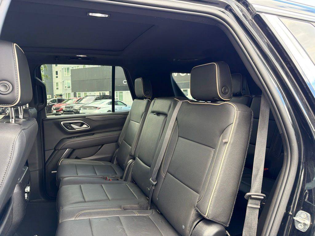 Used 2022 GMC Yukon SLT w/ SLT Luxury Package AWD/4WD image 14