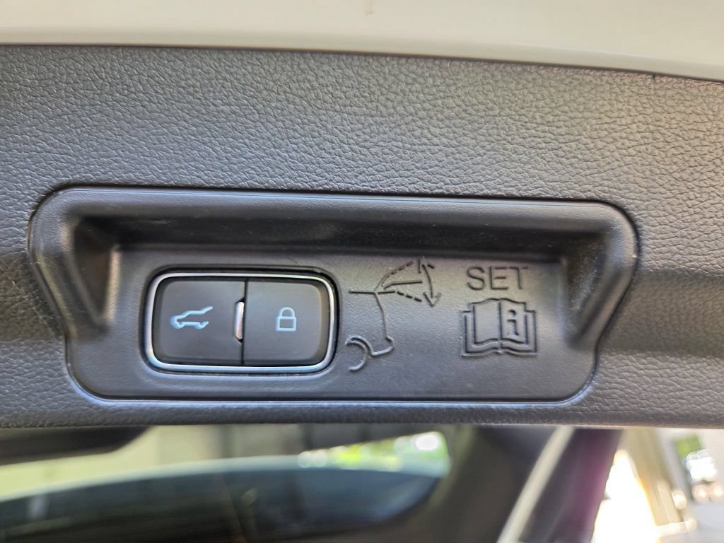 Used 2021 Ford Explorer Limited AWD/4WD image 10
