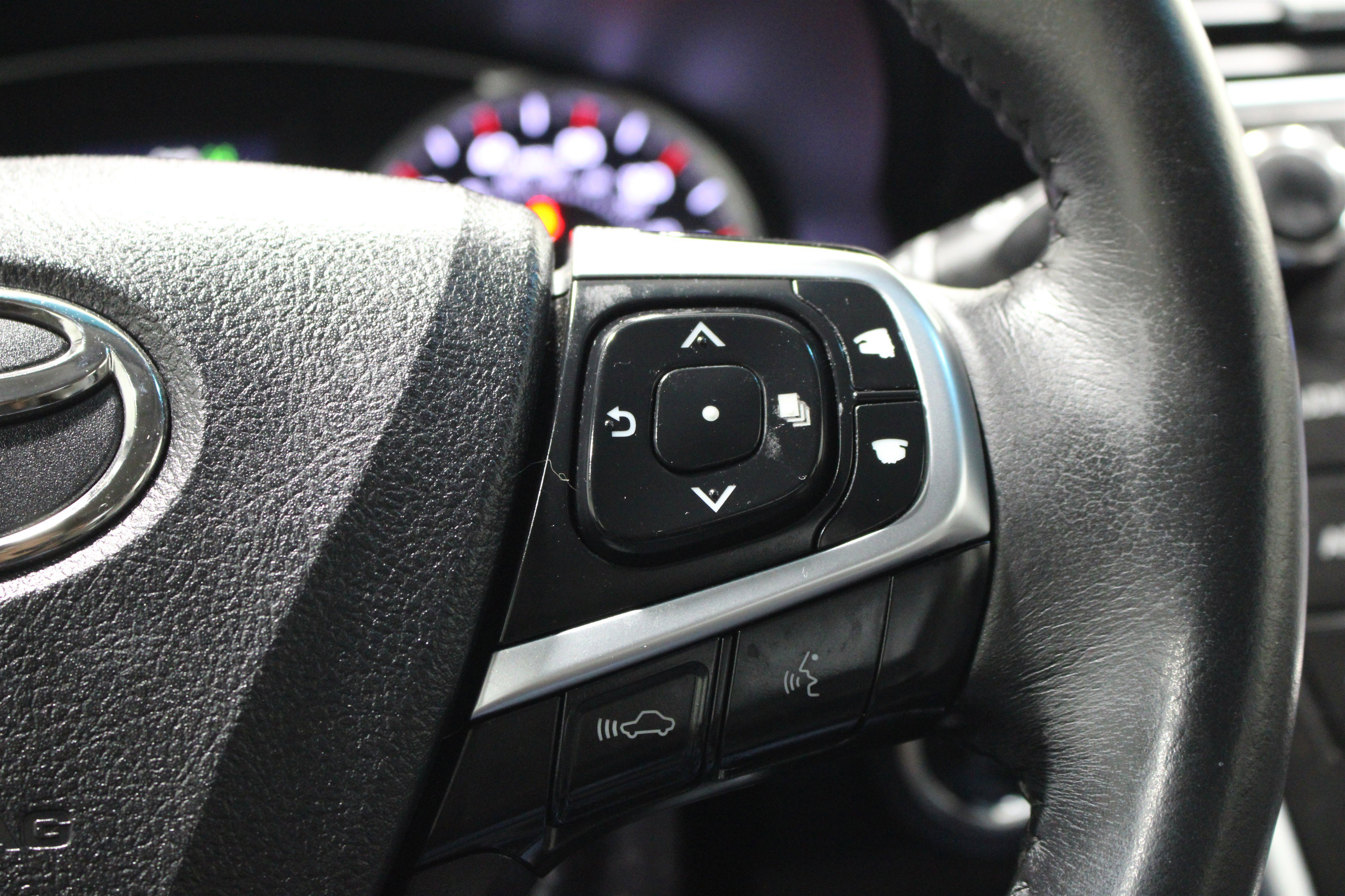 Used 2015 Toyota Camry XSE w/ Advanced Technology Package FWD image 11