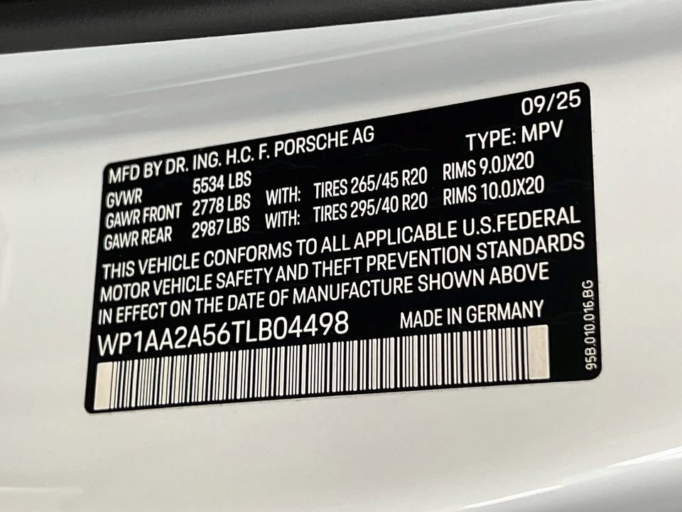 Certified 2026 Porsche Macan AWD/4WD image 35