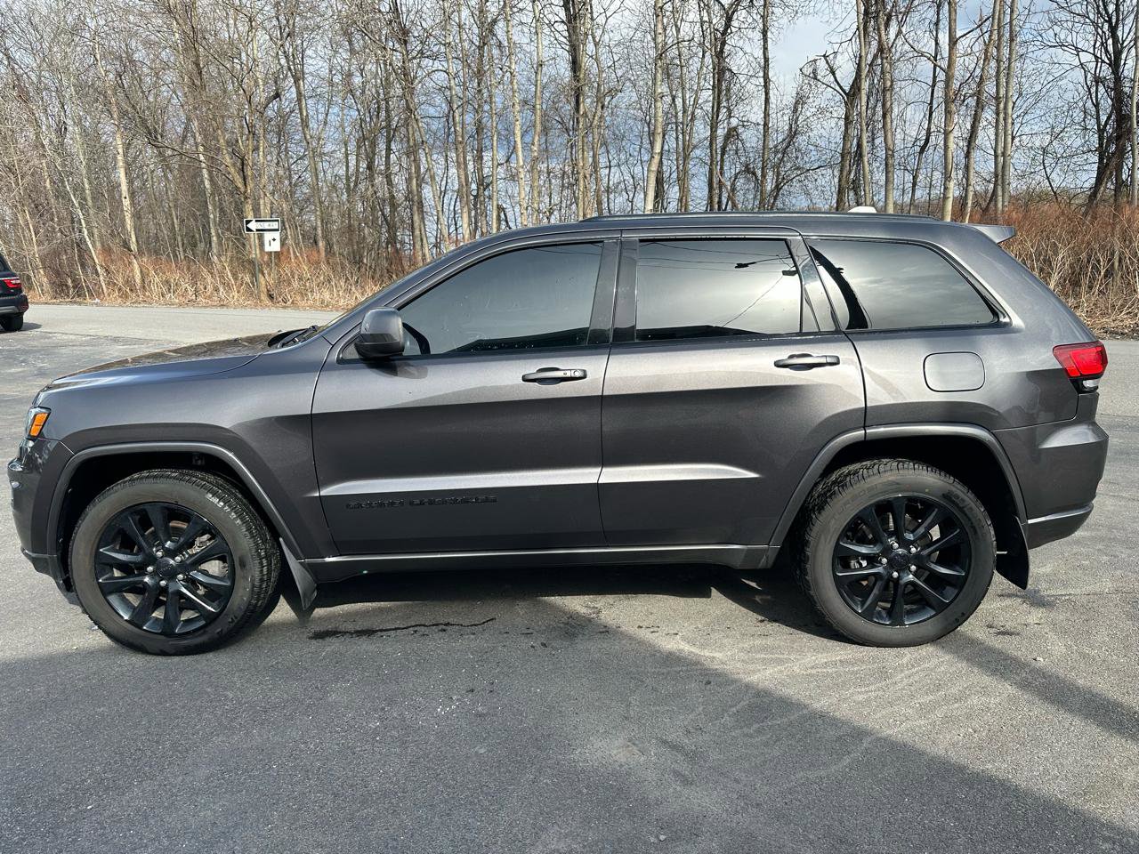 Used 2019 Jeep Grand Cherokee Altitude AWD/4WD image 26