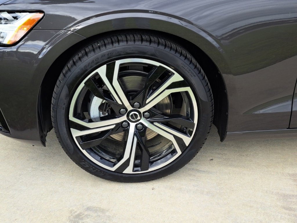 Used 2025 Volvo S60 B5 Core image 3