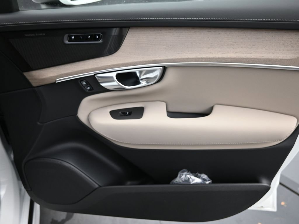 New 2026 Volvo XC90 B6 Ultra w/ Protection Package image 14