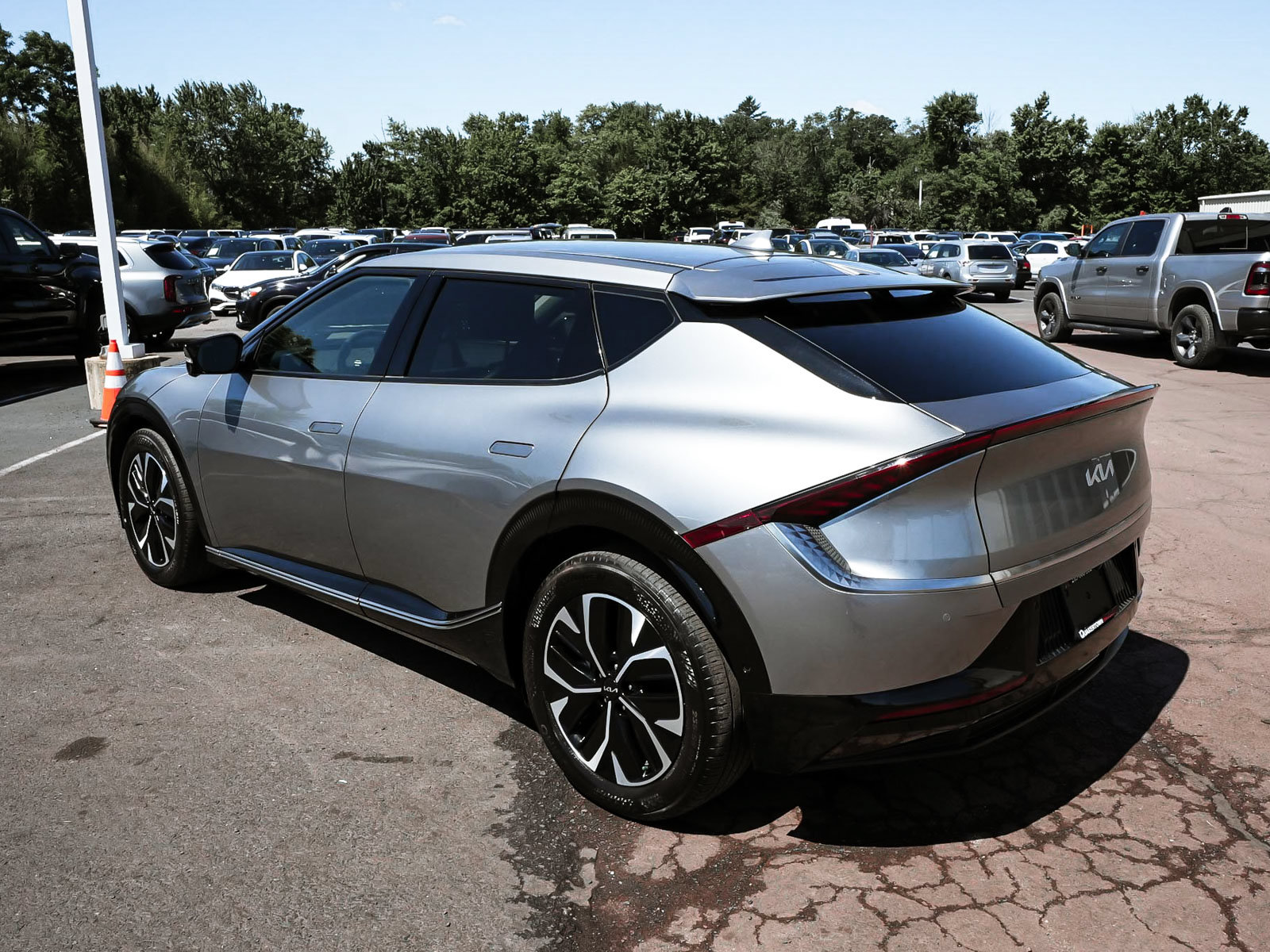 Used 2023 Kia EV6 Wind w/ Wind Technology Package AWD/4WD image 3