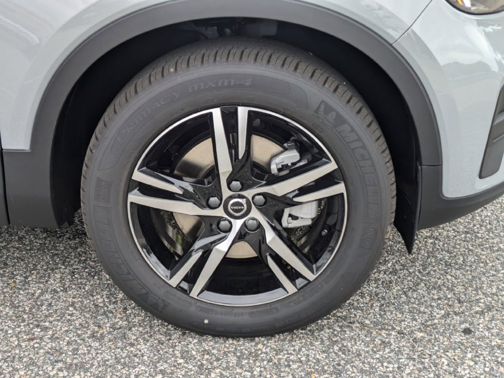 New 2025 Volvo XC40 B5 Core w/ Protection Package Premier AWD/4WD image 11