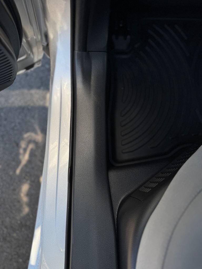 Used 2025 Toyota Prius LE AWD/4WD image 34