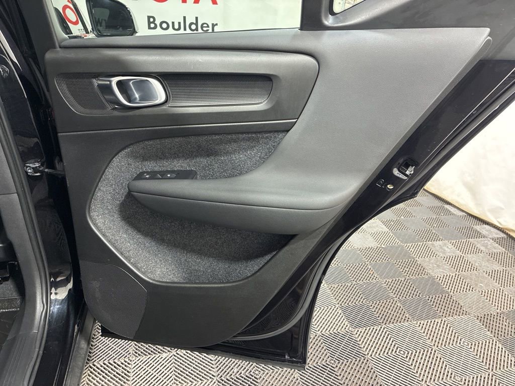 Used 2022 Volvo XC40 T5 R-Design w/ Climate Package image 14