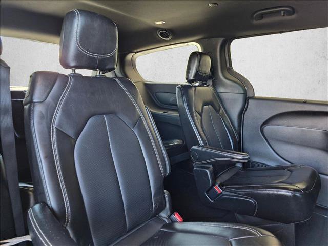 Used 2025 Chrysler Pacifica Select FWD image 17