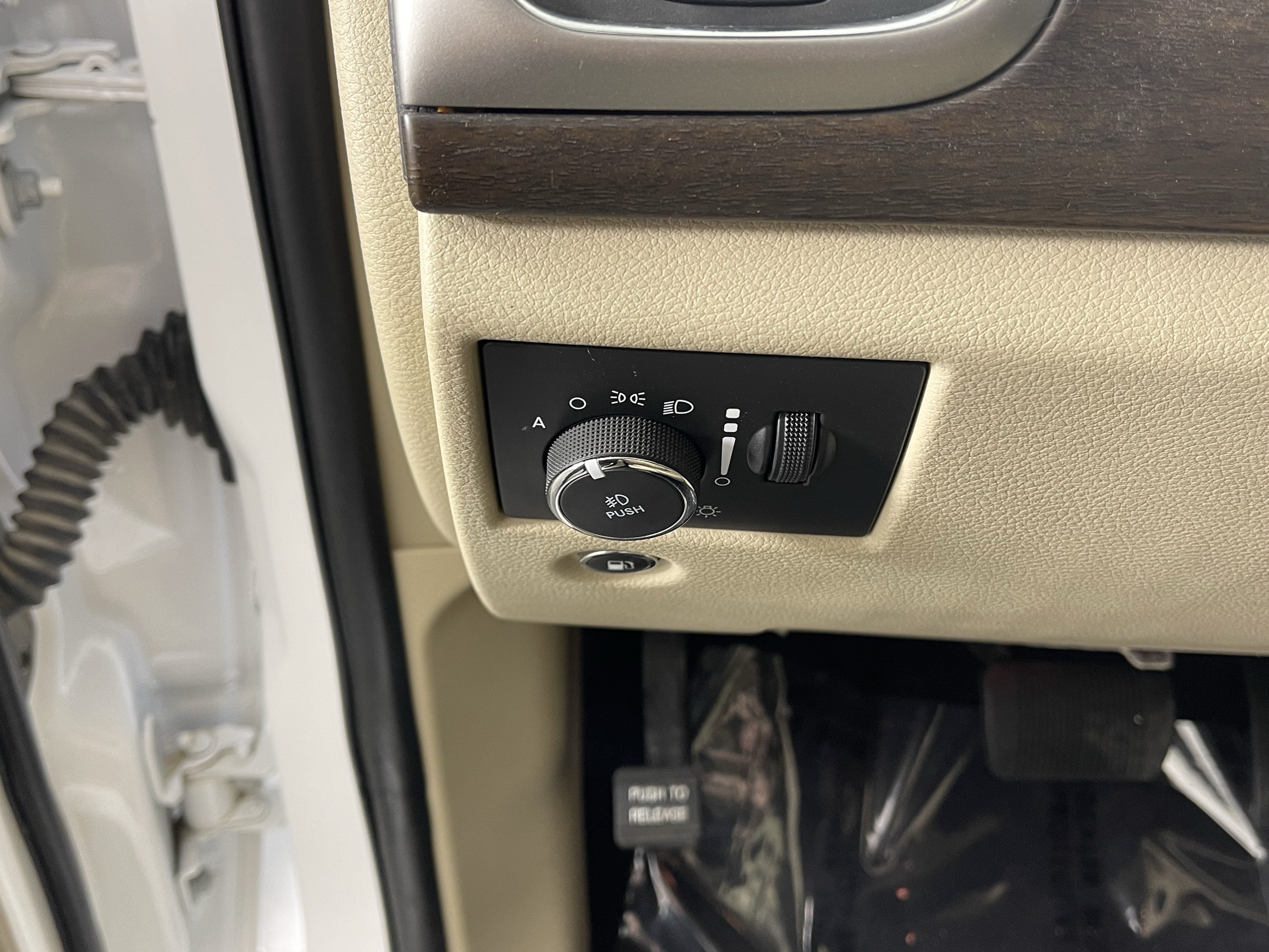 Used 2018 Jeep Grand Cherokee Laredo AWD/4WD image 20