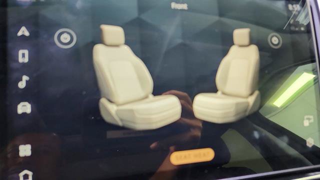 Used 2024 Land Rover Discovery S AWD/4WD image 18