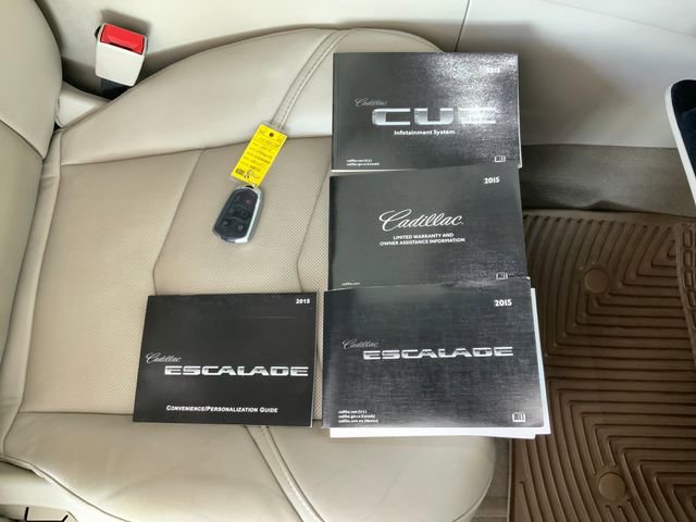 Used 2015 Cadillac Escalade Luxury image 17