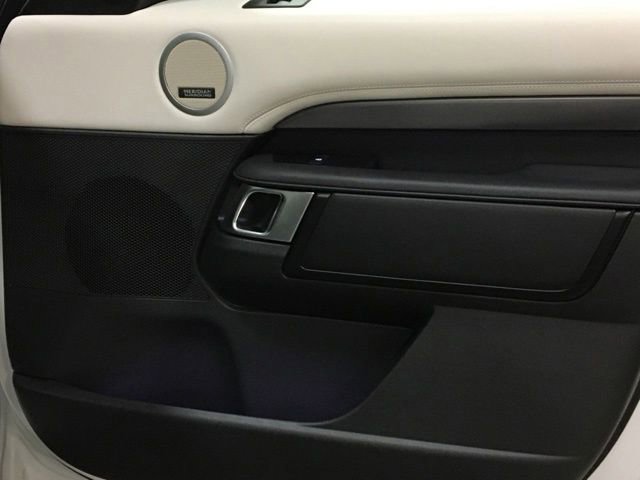 New 2024 Land Rover Discovery Metropolitan Edition image 33