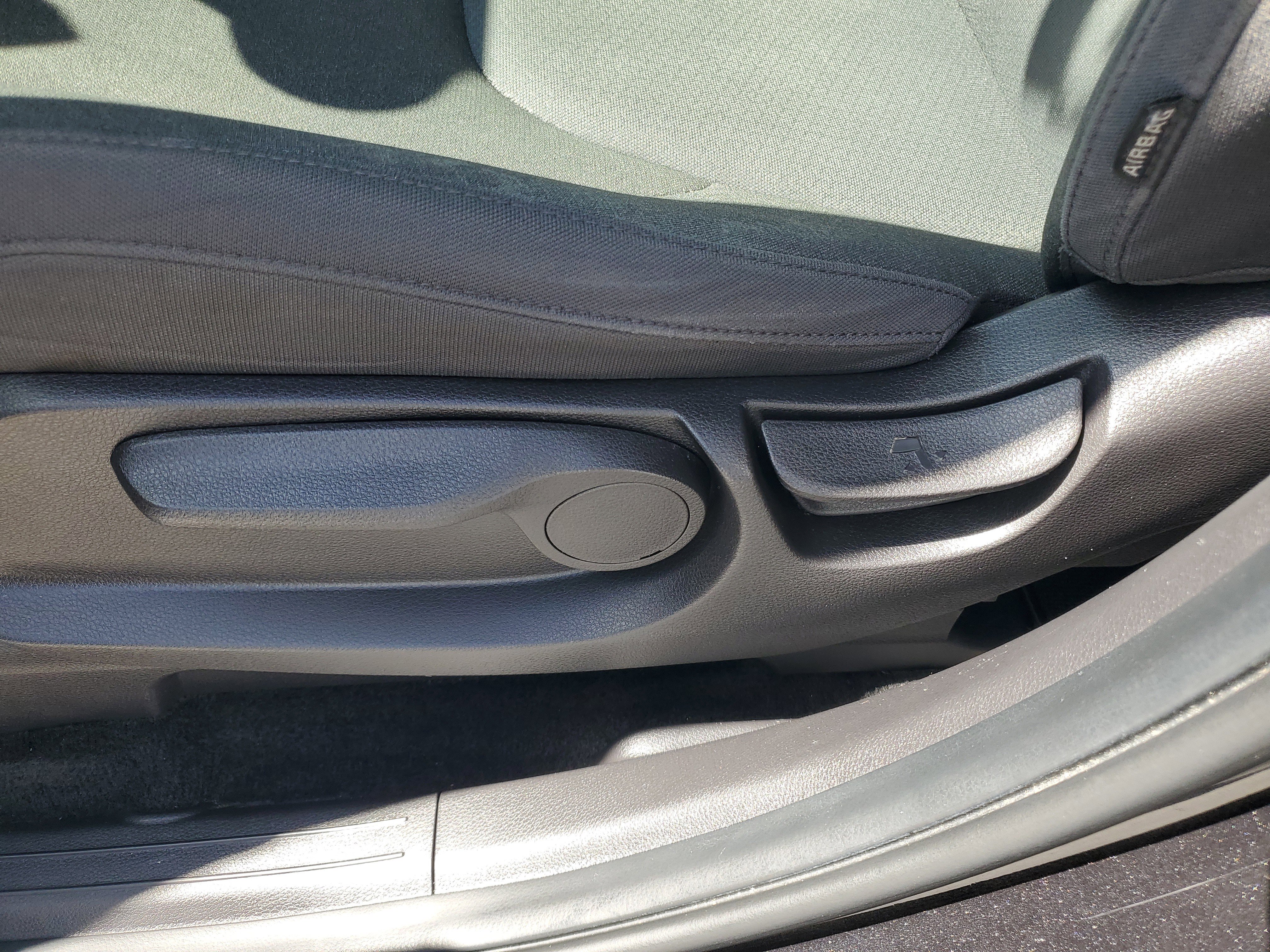 Used 2023 Kia Carnival LX image 12