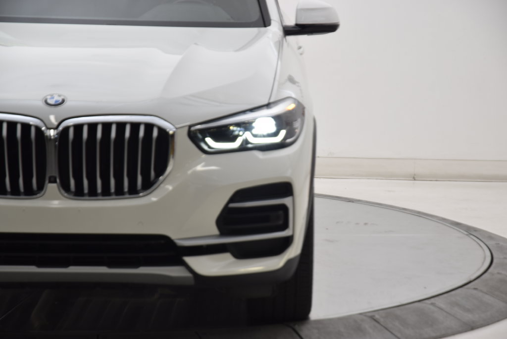 Used 2022 BMW X5 xDrive40i w/ Parking Assistance Package AWD/4WD image 10