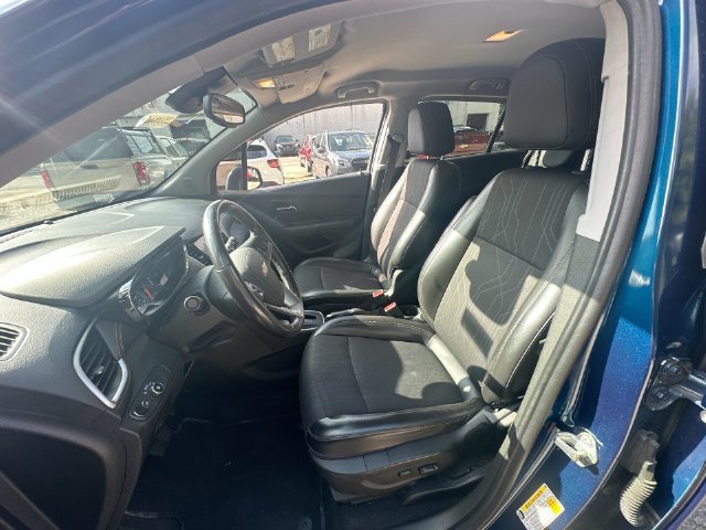 Used 2020 Chevrolet Trax LT w/ LT Convenience Package FWD image 29