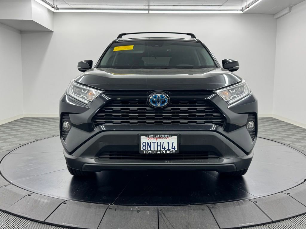 Used 2020 Toyota RAV4 XLE w/ Carpet Mat Package AWD/4WD image 4