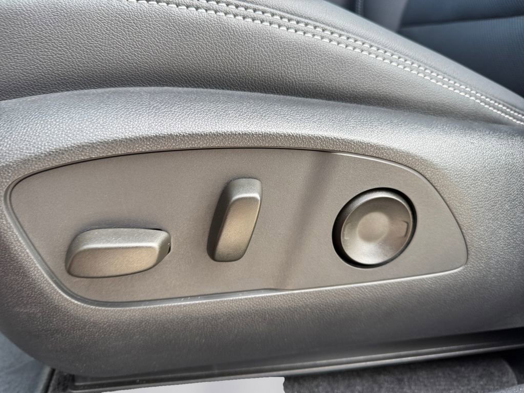 Used 2024 Chevrolet Blazer EV LT image 16