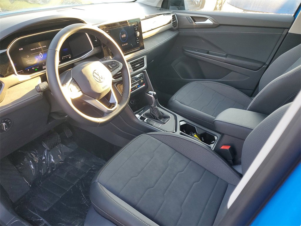 New 2025 Volkswagen Taos SE image 7