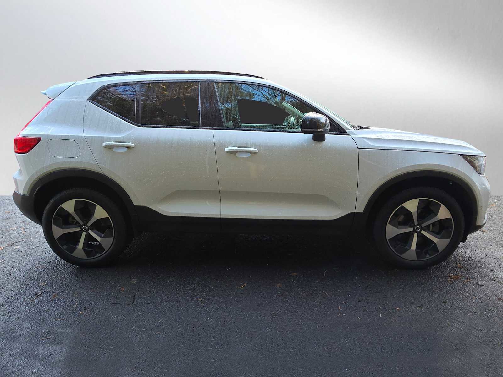 Used 2023 Volvo XC40 B5 Plus w/ Driver Assist Package image 2