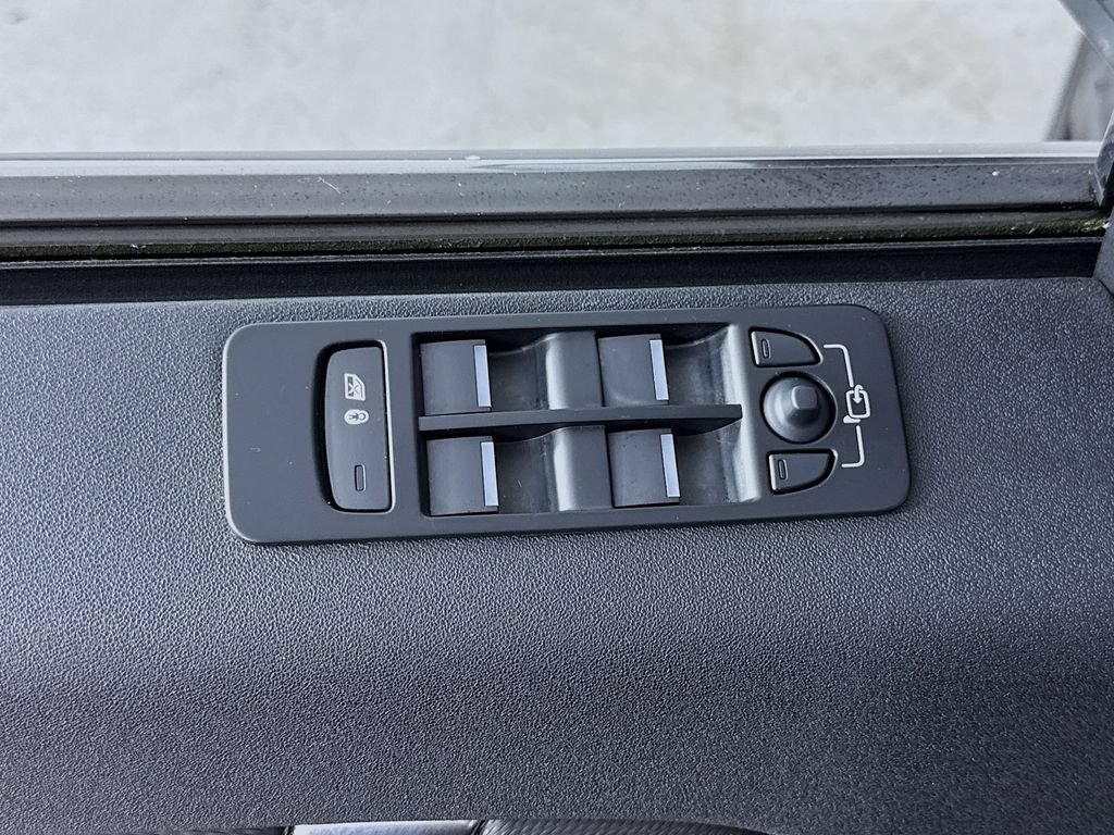 Used 2022 Land Rover Discovery Sport SE R-Dynamic AWD/4WD image 17