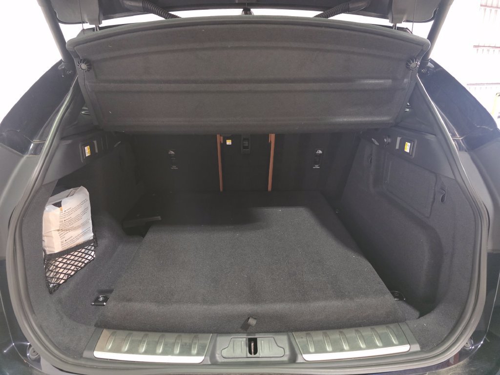Certified 2025 Jaguar F-PACE R-Dynamic S AWD/4WD image 9