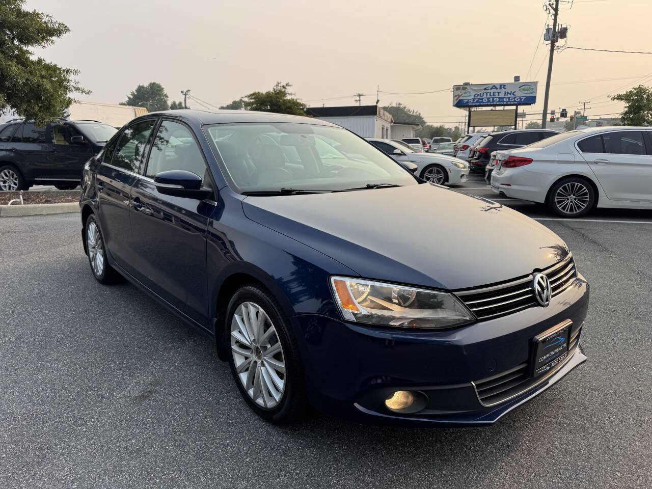 Used 2011 Volkswagen Jetta SEL FWD image 2
