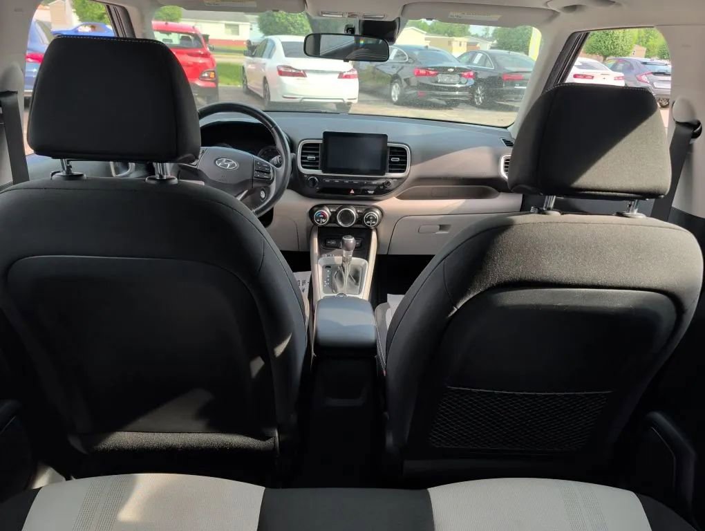 Used 2022 Hyundai Venue SEL FWD image 13