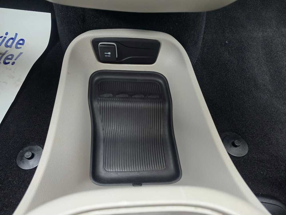 Used 2024 Chrysler Pacifica Touring-L image 20