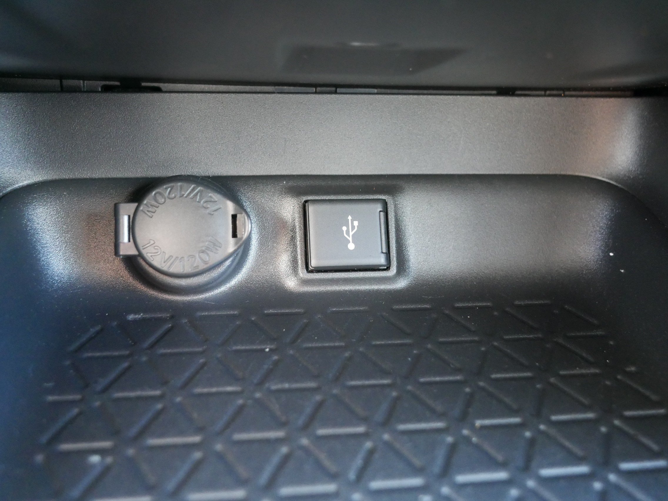 Used 2021 Toyota RAV4 LE AWD/4WD image 33