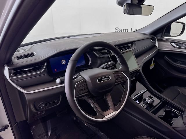 New 2025 Jeep Grand Cherokee Limited w/ Black Appearance Package image 9