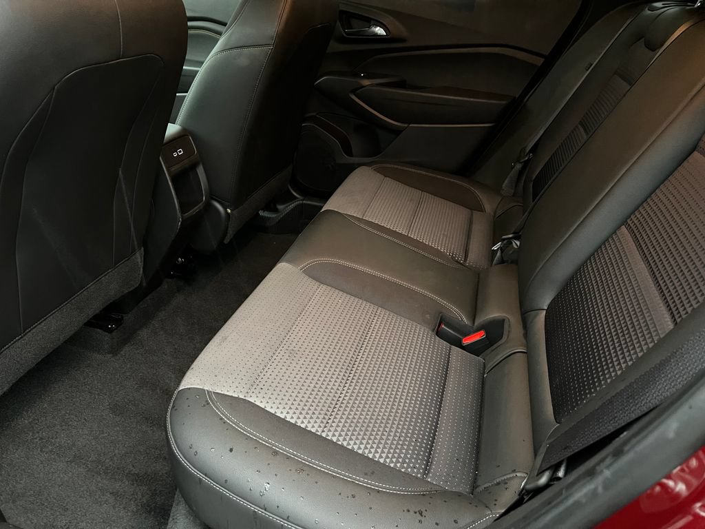 Used 2025 Chevrolet Trax LT FWD image 12