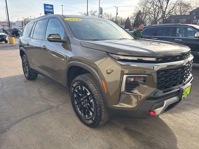 Certified 2024 Chevrolet Traverse Z71 w/ LPO, Floor Liner Package AWD/4WD image 2