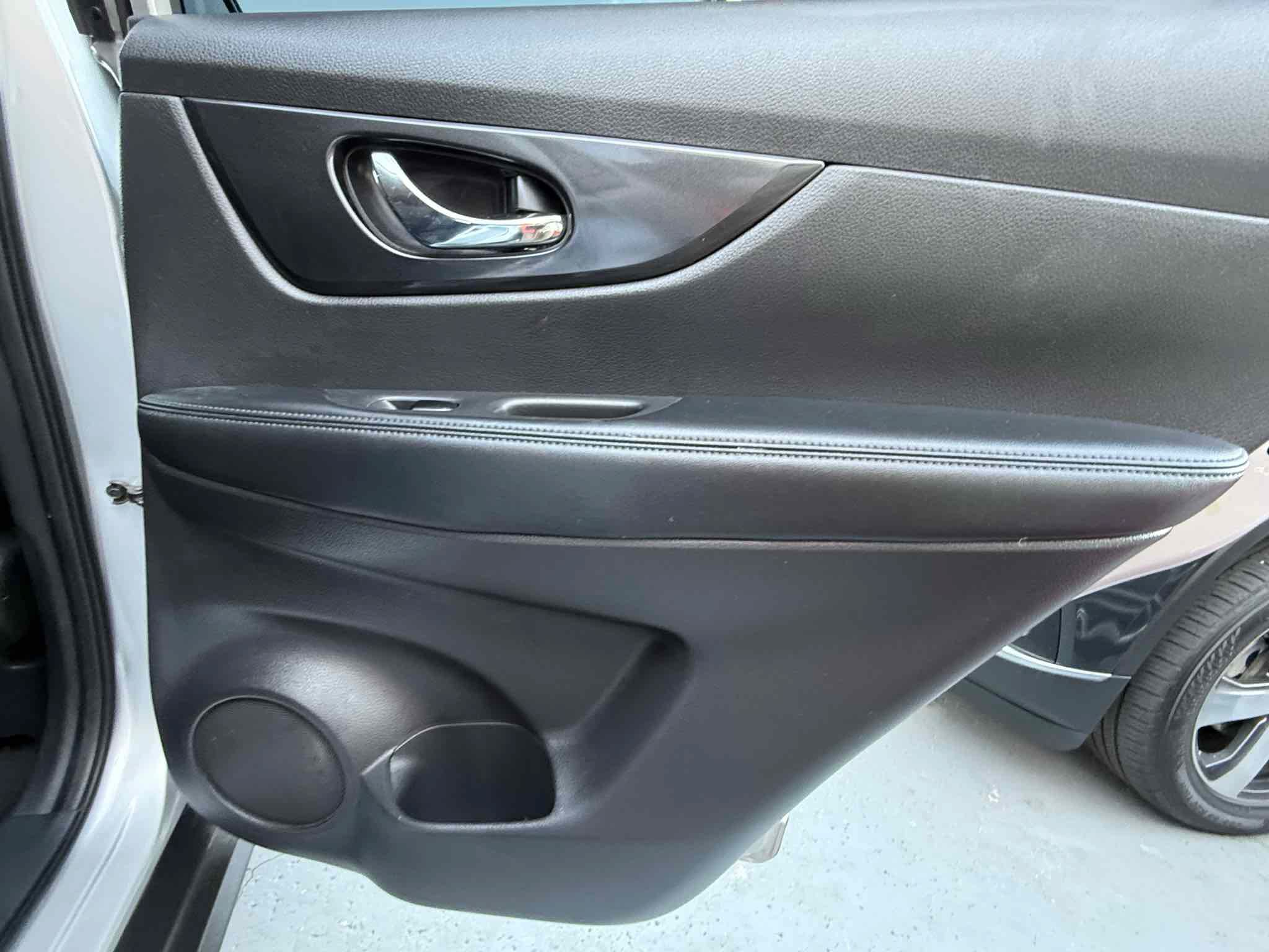 Used 2017 Nissan Rogue SV FWD image 52