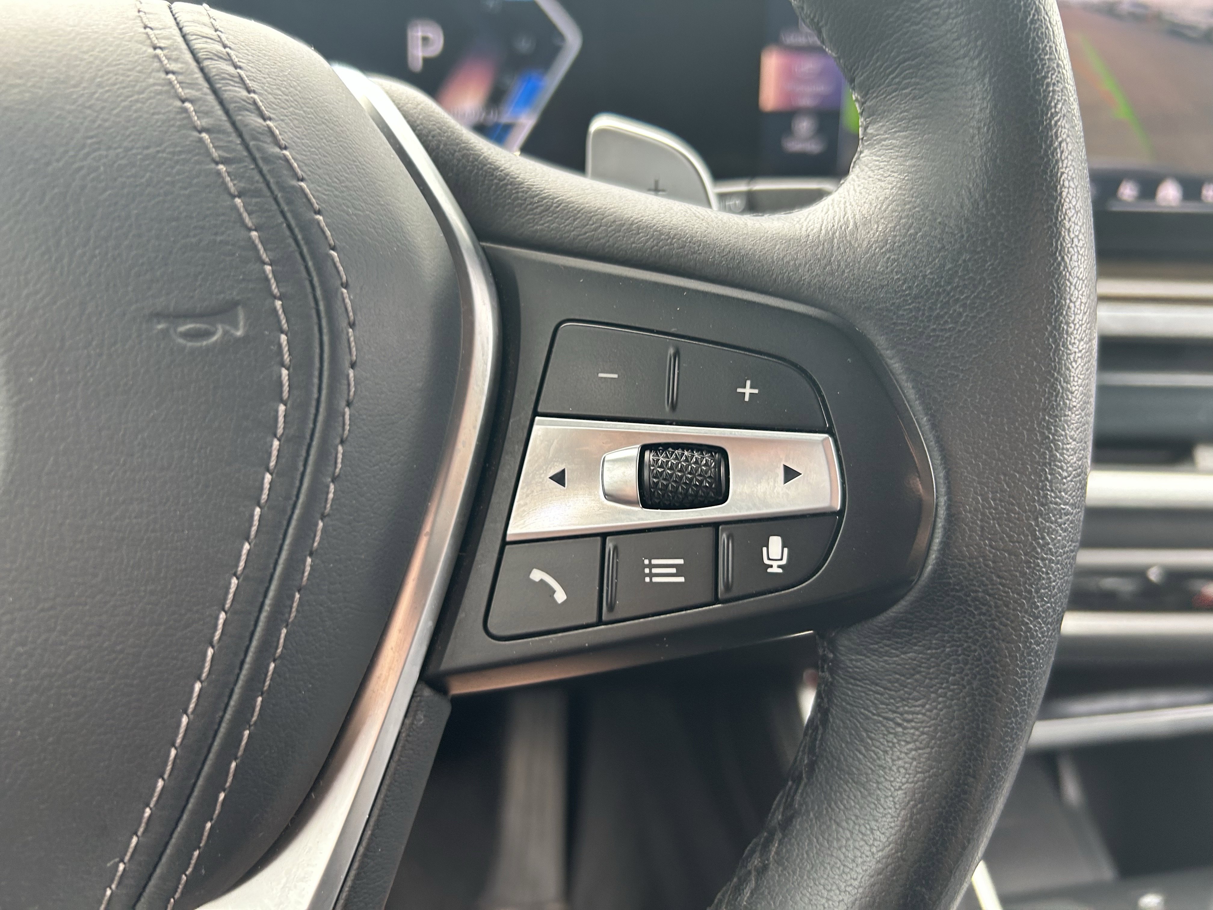 Used 2025 BMW X5 xDrive50e image 17